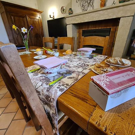 Chambres D'Hotes Au Calme Avec Salle De Jeux En Berry - Fr-1-591-678 Saulnay Bagian luar foto